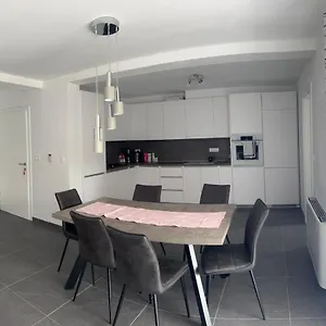 apartmani-lana.primorje-gorskikotar.com/